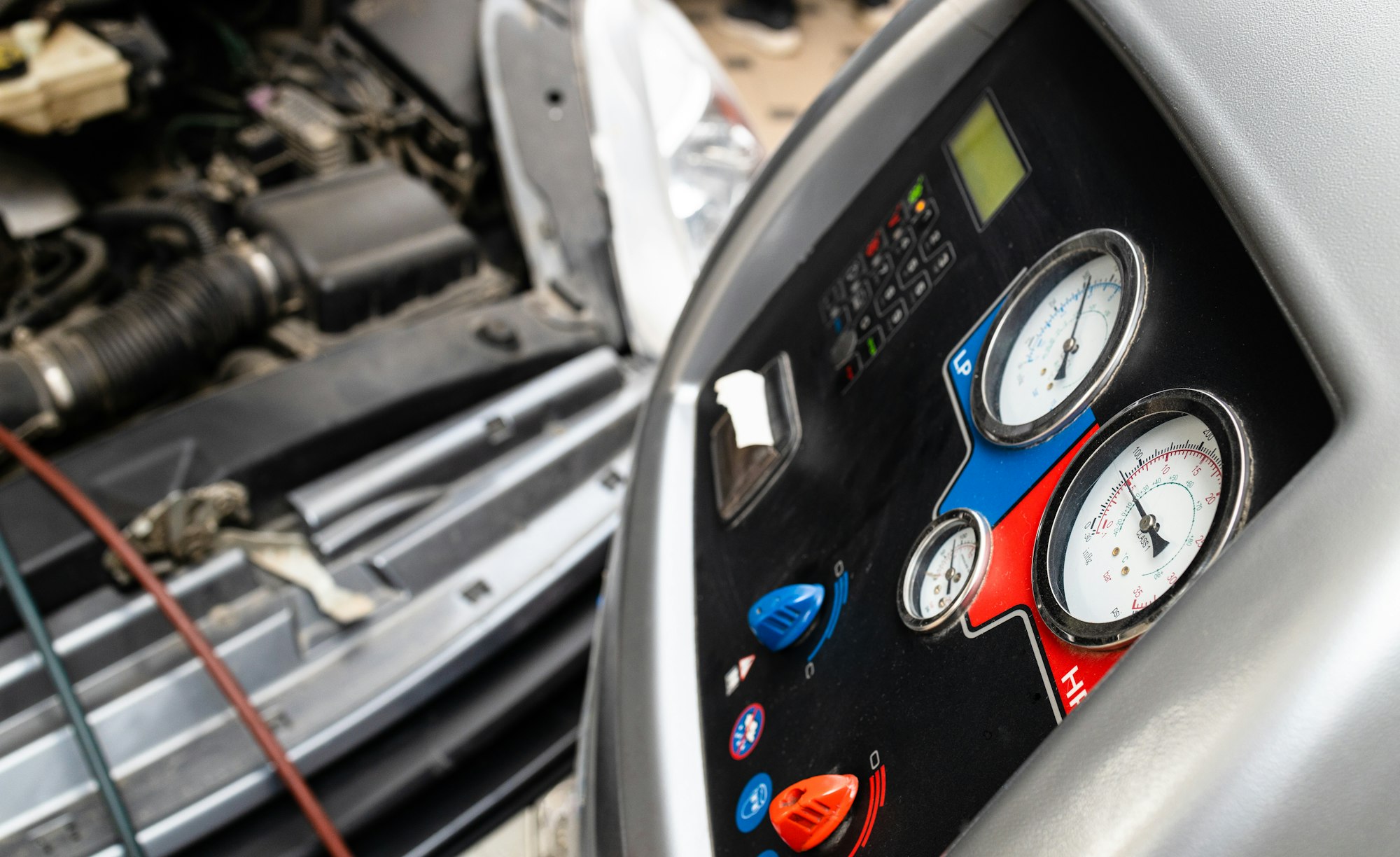 refueling of car air conditioner in garage